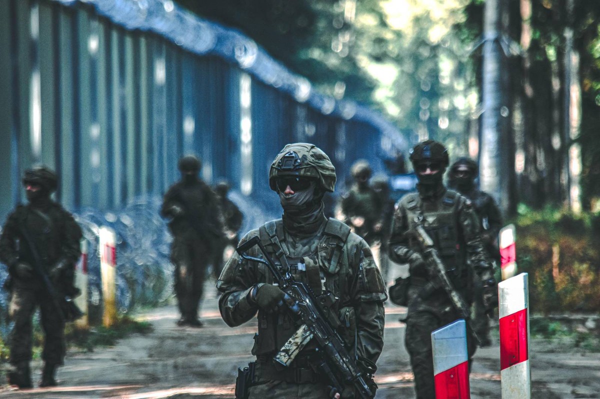 Zarządzanie migracją. Polska zawiesza prawo do azylu na granicy z Białorusią. Nadchodzi "zaostrzenie" prawa w całej UE?