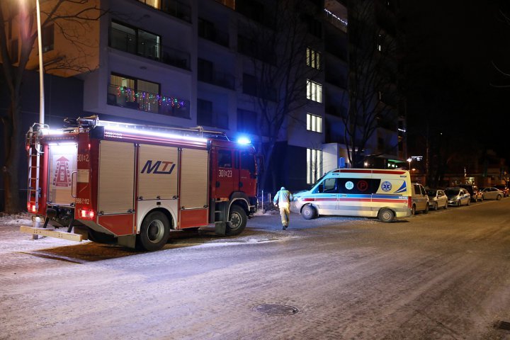 Niebezpieczna akcja służb w apartamentach Opera przy ulicy Kołobrzeskiej w Olsztynie [ZDJĘCIA, WIDEO]