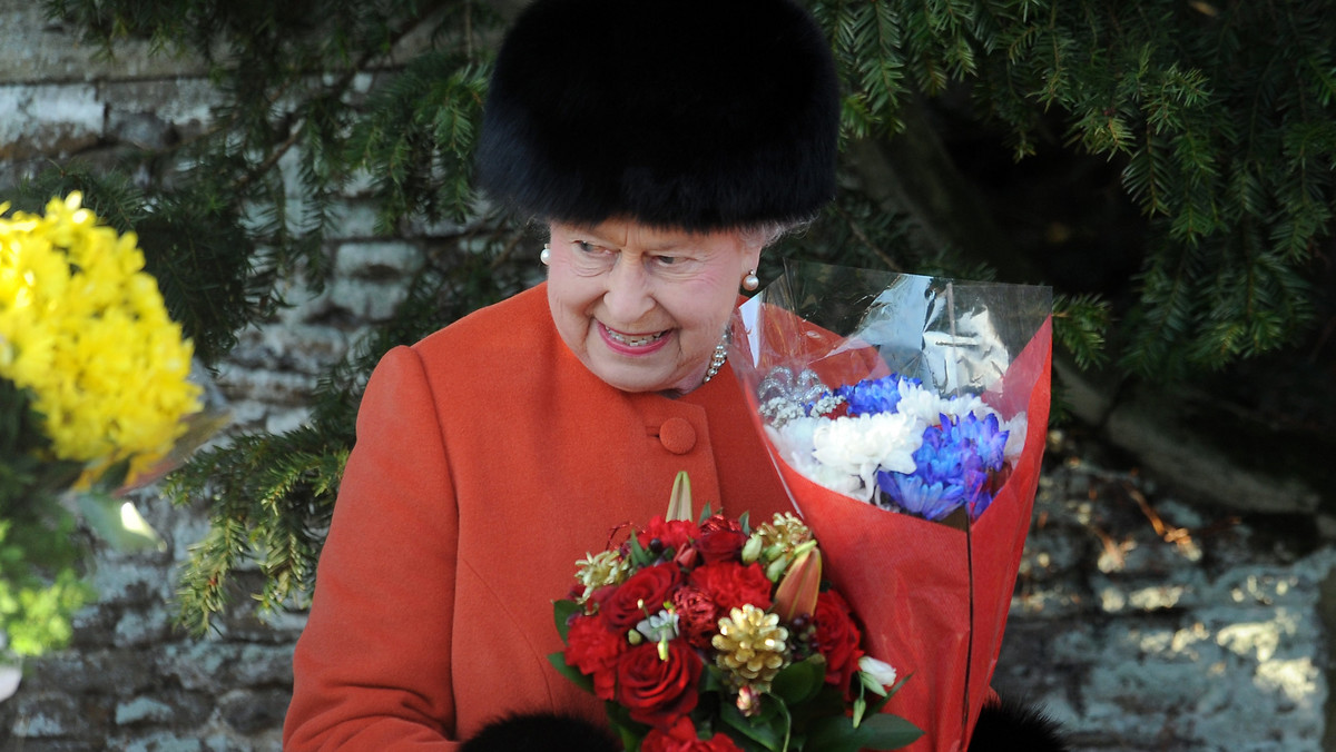 Królowa Elżbieta II ściągnęła na siebie gromy potępienia ze strony obrońców praw zwierząt, kiedy w święta pojawiła się w futrze, które jest jednym z jej ulubionych wierzchnich nakryć.