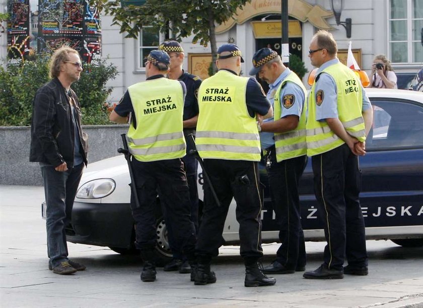 Najsztub vs straż miejska. Sprawdź kto wygrał