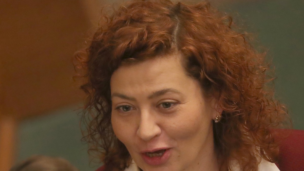 Politikai „sztárboksz” a Fidesz székház előtt: Vadai Ágnes és Menczer Tamás csúnyán egymásnak esett – videó