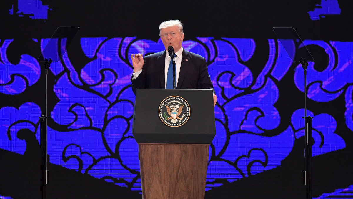 – USA nie będą już tolerować nieuczciwych praktyk handlowych, oszustw i agresji gospodarczej – oświadczył prezydent USA Donald Trump, przemawiając na szczycie APEC w Wietnamie. Dodał, że obecny bilans USA w handlu z Chinami jest nie do zaakceptowania.