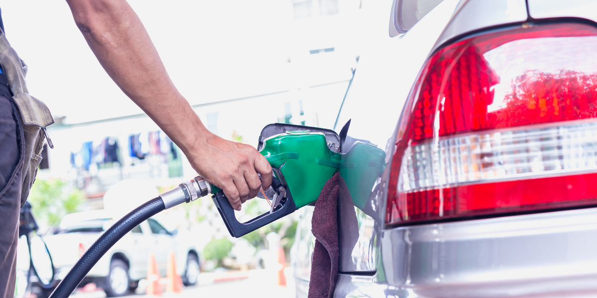 Kierowcy nie mogą liczyć na duże obniżki cen paliw. Z kolei właściciele stacji paliw nie mają zbyt dużego pola do wyższych marż