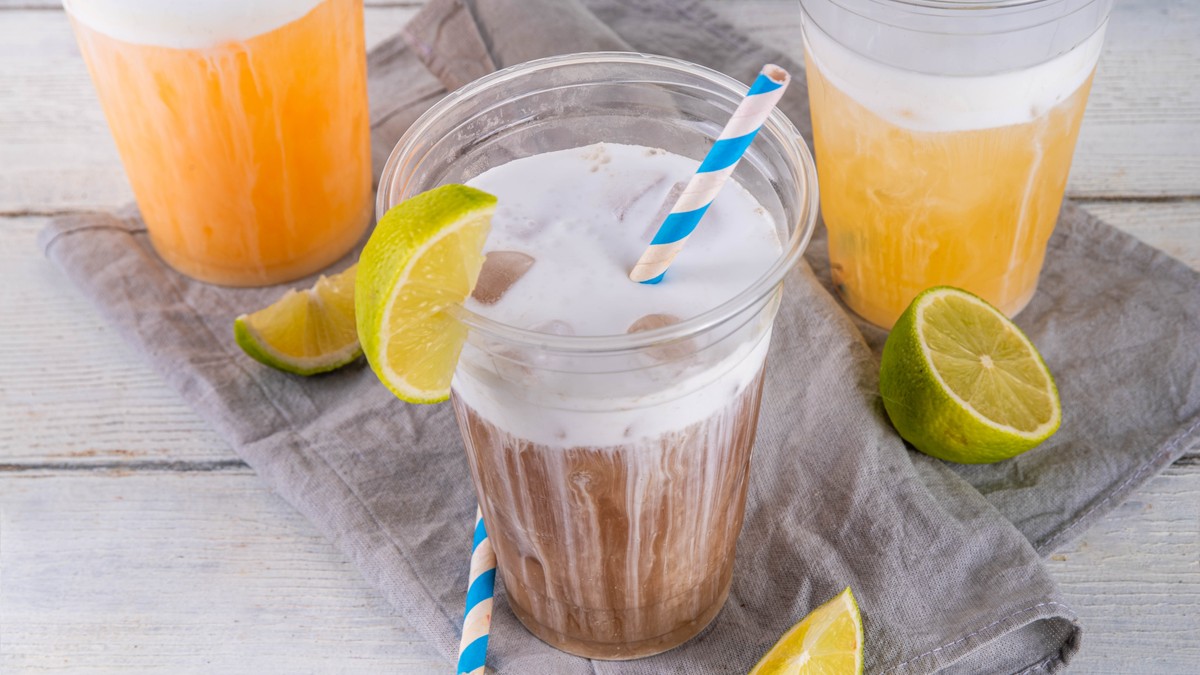 "Prljava soda" je napitak koji kombinuje gazirane sokove, guste sirupe i mlečne sastojke
