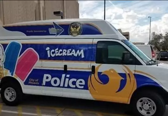 Policja chce zjednać sobie przychylność rozdając lody