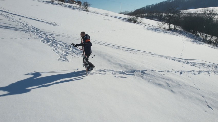 Dragiša i Radoš sami napravili skijalište, fantastična ideja braće iz Čačka: Sami kupili i montirali mobilnu žičaru na prelepom Kablaru, tu sada u snegu uživaju skijaši od 7 do 77 godina