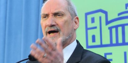 Macierewicz donosi na prokuraturę