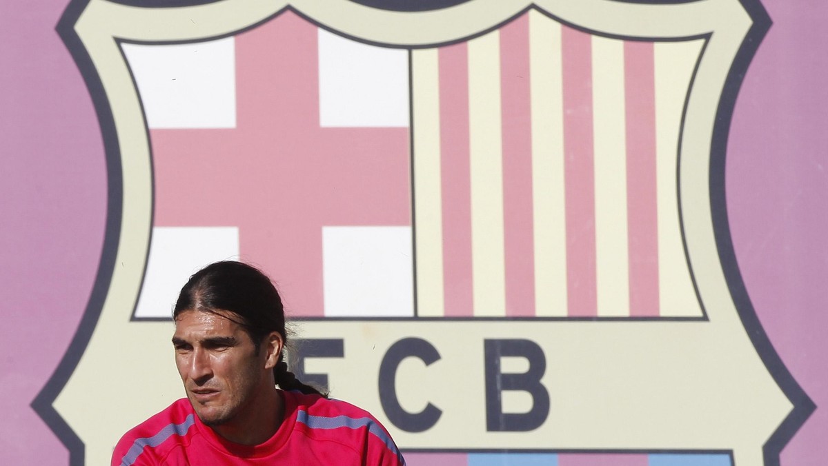 Bramkarz Barcelony Jose Manuel Pinto przedłużył kontrakt z klubem z Camp Nou do końca sezonu 2011/2012 .