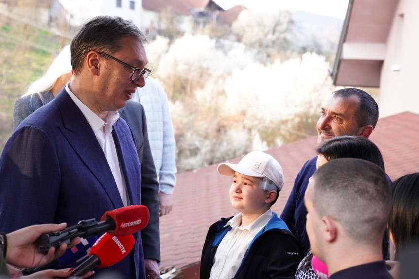 Aleksandar Vučić u poseti porodici Knežević