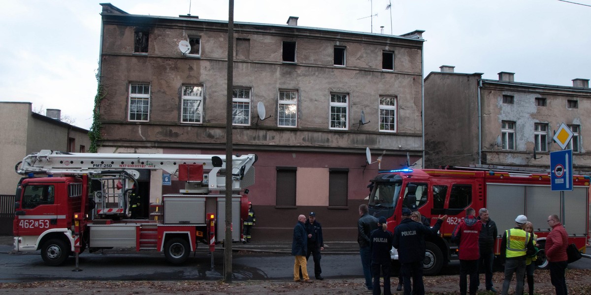 Pożar w Inowrocławiu. Zginęła matka z dziećmi. W oknach były kraty