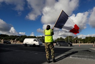 Plebs przeciw burżujom. Francja peryferyjna straciła cierpliwość