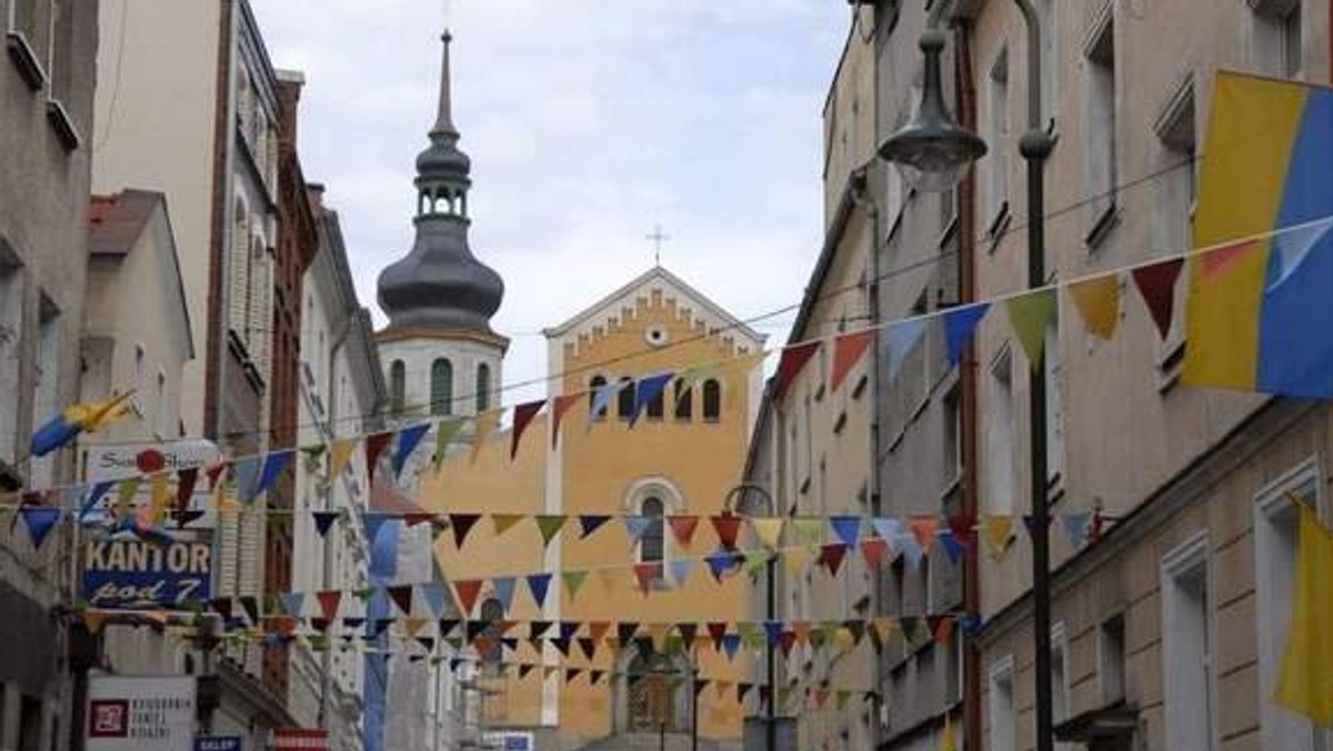 W specjalnej sondzie wzięło udział ponad 600 osób i większość z nich opowiedziała się za ustawieniem stoliczków. Pomysł nie podoba się jednak mieszkańcom ulicy. Ostateczna decyzja już w przyszłym tygodniu.