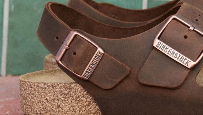 Kolosalne zniżki na klapki Birkenstock. Te modele kupują 60-latki. Powalająco wygodne