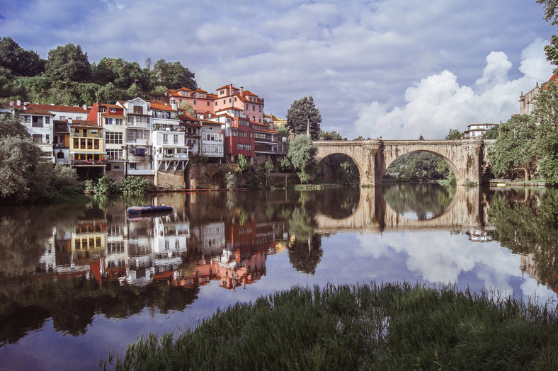 Amarante i most São Gonçalo nad rzeką Tâmega