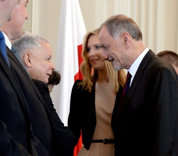 Kinga Duda z dziadkiem Tadeuszem Dudą i Jarosławem Kaczyńskim