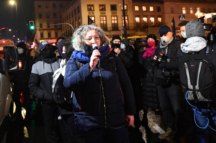 Liderka Strajku Kobiet Marta Lempart podczas protestu pod hasłem #OtwarcieSezonu, zorganizowanego przez Warszawski Strajk Kobiet, ze wsparciem Ogólnopolskiego Strajku Kobiet