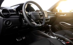 Nowa Skoda już w salonach. Ma silnik 1.5, jest szybka i wygodna. Ile kosztuje?