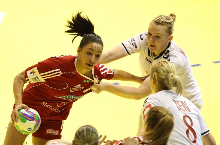 Piękne panie wybrały brutalną grę. Piłka ręczna to sport nie dla grzecznych dziewczynek