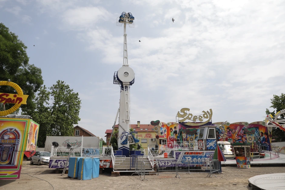 Sprava u luna parku u Inđiji sa koje je devojčica pala