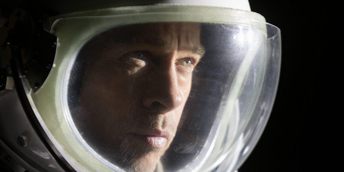 20 września na ekrany wejdzie "Ad Astra". Thriller, którego akcja rozgrywa się w kosmosie. Brad Pitt wciela się w rolę Roya McBride'a, astronauty, który ma za zadanie odkryć prawdę o misji sprzed 30 laty, w której brał udział jego ojciec. 