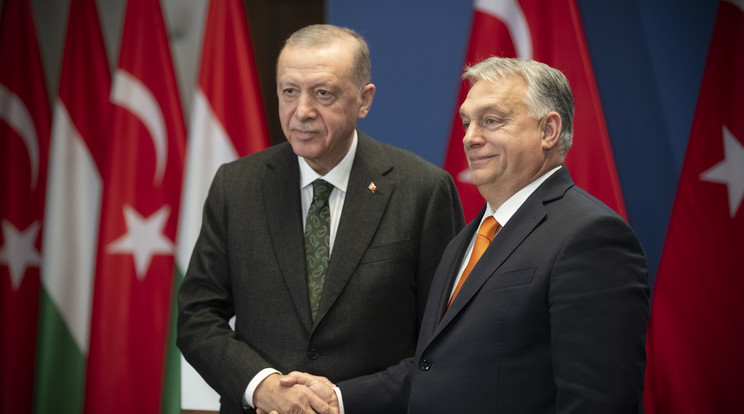 Üzent Erdogan, amikor elhagyta Magyarországot/Fotó: MTI/Miniszterelnöki Sajtóiroda/Benko Vivien Cher