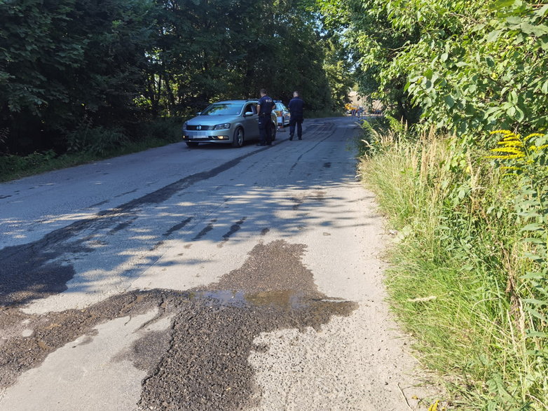 Samochody jadące przez ul. Legionów w rejonie budowy wiaduktu kolejowego - 25.07-15.08.2022 - autor: Nadesłane przez czytelnika