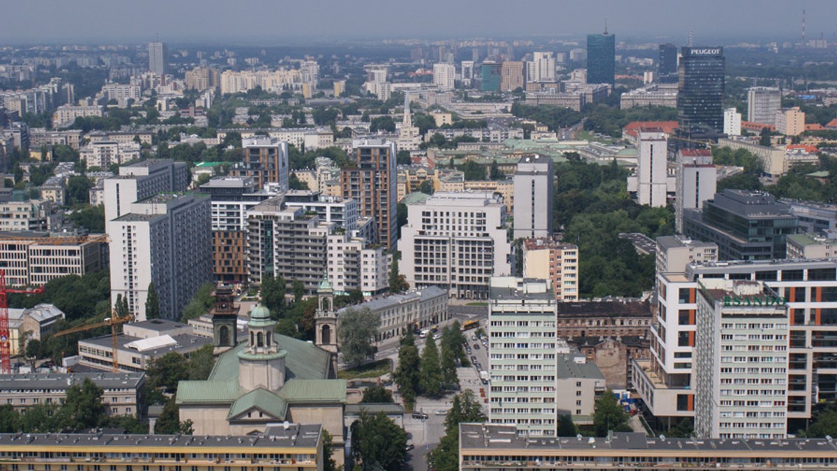 Do stołecznego ratusza wpłynęła jedna oferta na przeprowadzenie audytu procesu reprywatyzacji warszawskich nieruchomości - poinformował rzecznik ratusza Bartosz Milczarczyk. Dodał, że teraz miasto będzie analizować ofertę "pod kątem formalnym i merytorycznym".