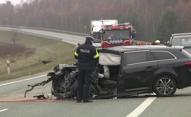 Czołowe zderzenie na ekspresówce. Trzy osoby zginęły na miejscu