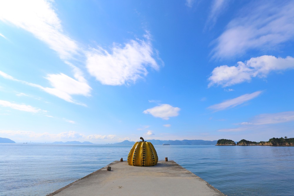 Socha Jajoi Kusama na ostrove Naoshima