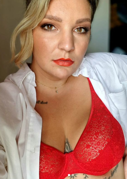 Komička Simona Salátová zverejnila sexi fotky. 