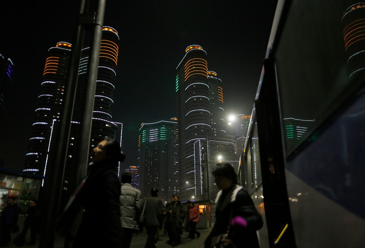 Pjongjang nocą. Ciemno, pusto, przygnębiająco