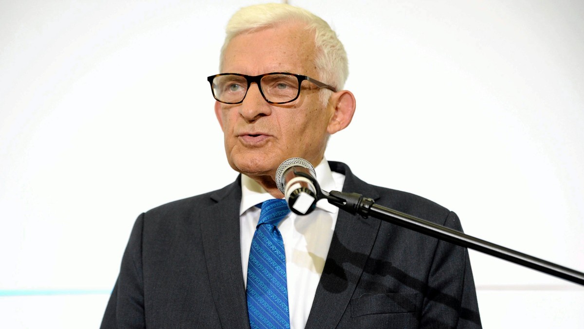 Jerzy Buzek uważa, że jeśli w życie wejdą zmiany proponowane przez PiS dotyczące sądownictwa, to polskim obywatelom będzie trudniej walczyć o sprawiedliwość w europejskich trybunałach. W programie "Fakty po Faktach" na antenie TVN24, zwrócił także uwagę, że na ulicę wyszli ludzie młodzi.