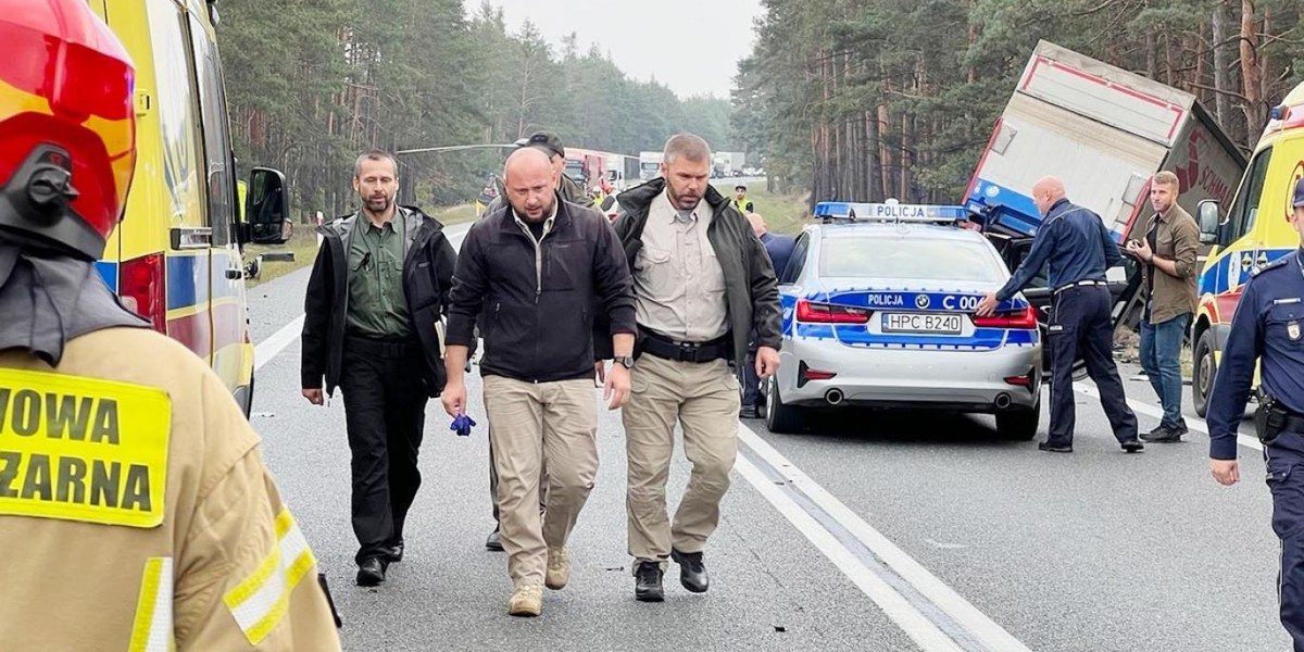 Jacek Siewiera, nowy szef Biura Bezpieczeństwa Narodowego nie zastanawiał się ani chwili i ruszył ratować osoby poszkodowane w wypadku.