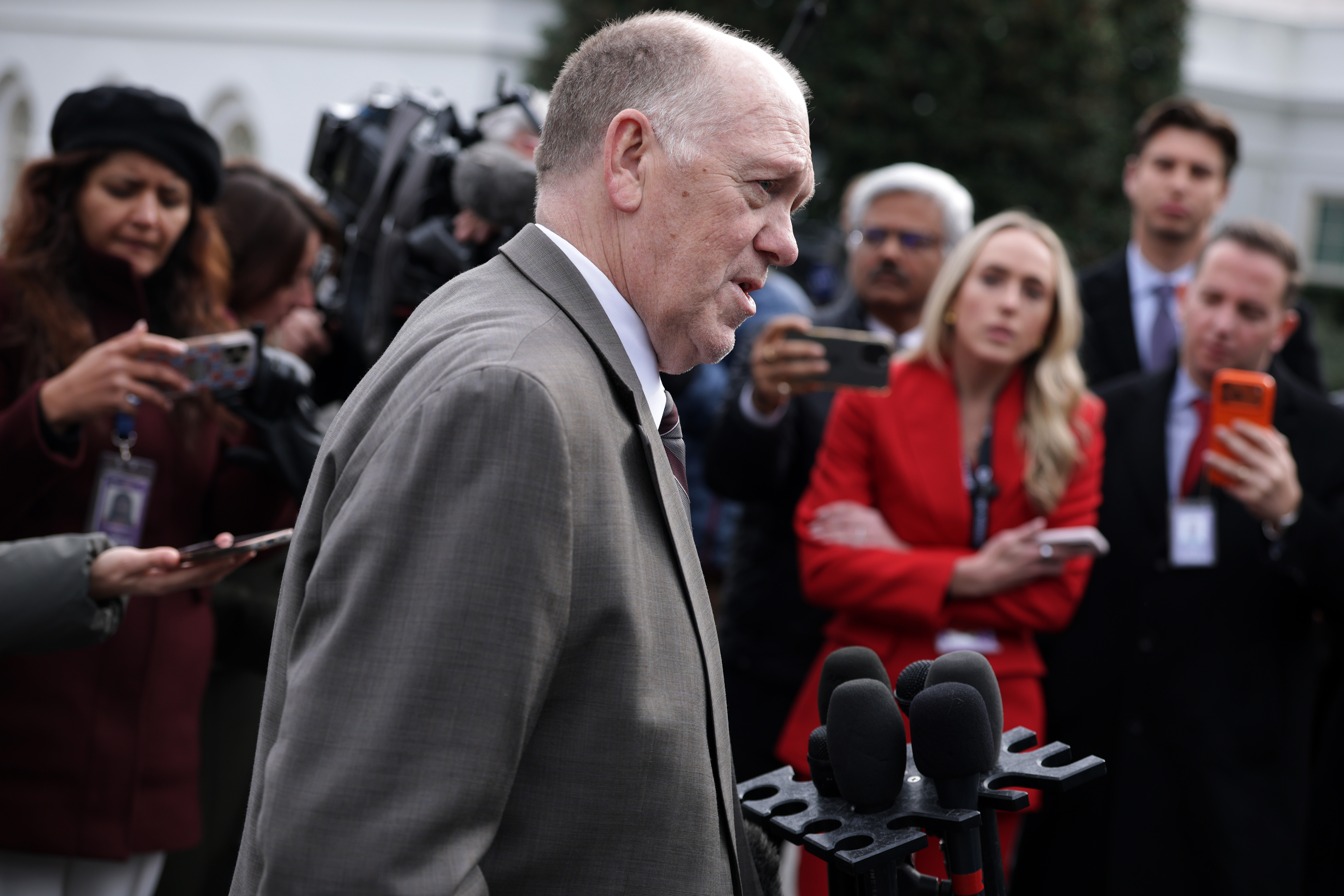 Cosa mostrano davvero i video della morte di Alex Pretti - e perché Trump cambia versione