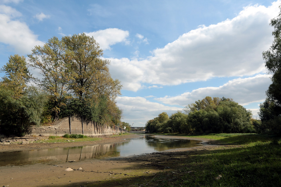 WARSZAWA WISŁA PORT PRASKI NISKI POZIOM WODY