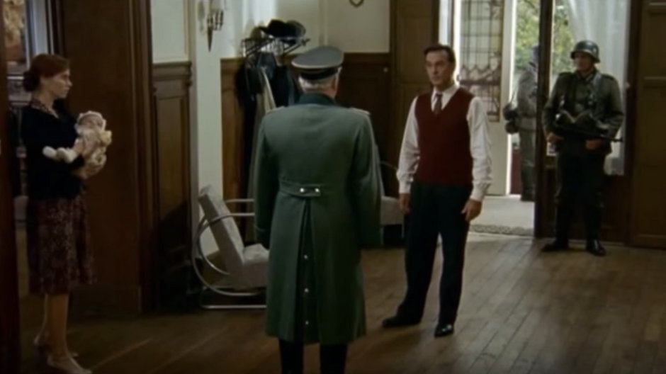 Scena z serialu "Francuskie miasteczko": komendant Wehrmachtu z wizytą u burmistrza Villeneuve 
