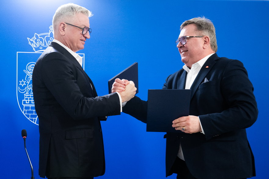 Jacek Jaśkowiak i Jan Grabkowski na podpisaniu umowy o przekazanie 15 mln