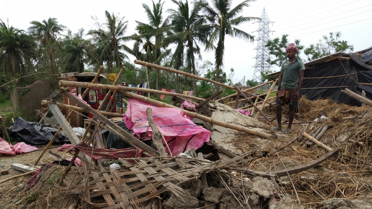 Indie: cyklon Nisarga uderzył w zachodnie wybrzeże