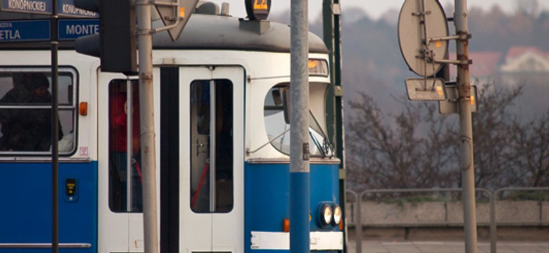 Dwa groźne wypadki. Pieszy potrącony przez tramwaj