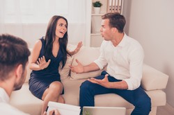 Pokłóciłaś się z rodziną podczas świąt? Oto sposoby na zakopanie wojennego toporu