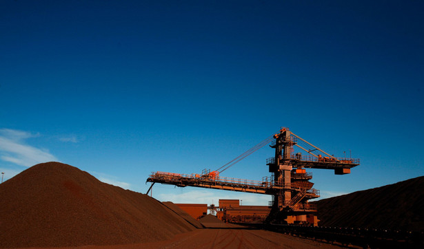 Rio Tinto Group, drugi koncern górniczy świata, rozważa czasowe wstrzymanie prac konstrukcyjnych przy zagospodarowaniu wielkiego złoża miedzi i złota Oyu Tolgoi w Mongolii,