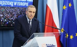 Schetyna chce bronić pozycji i obecności Polski w UE. W Brukseli ma spotkać się z Tuskiem i Merkel