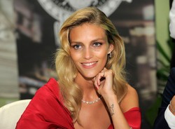 Anja Rubik artystką? Modelka rysuje portrety