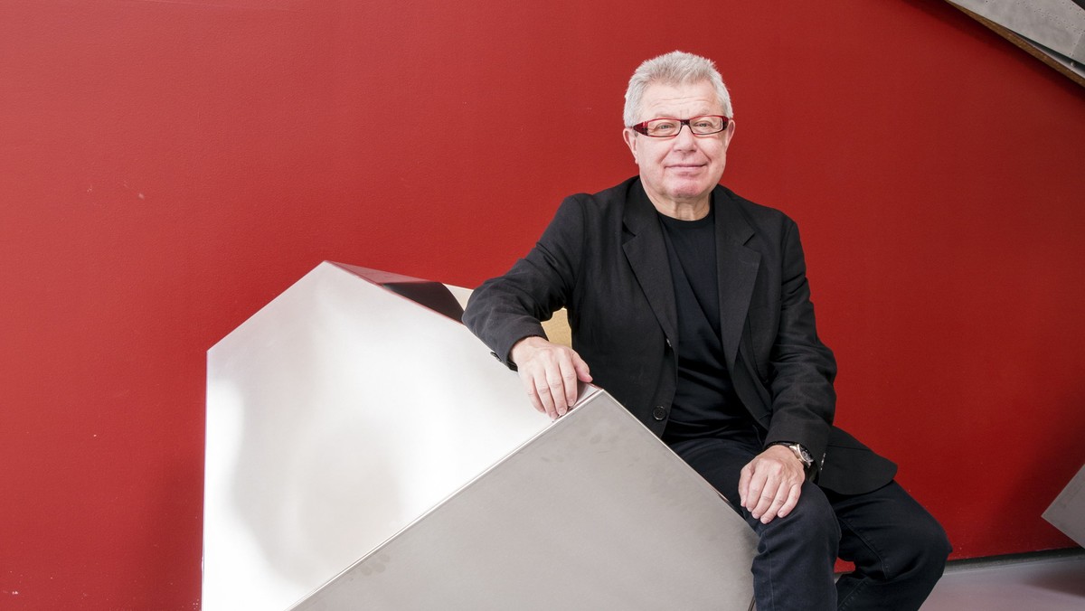 - Złota44 jest dokładnie taka, jaką zaprojektowałem i jaką sobie wyobrażałem - mówi Daniel Libeskind. Światowej sławy architekt rozmowie z Onetem ocenia, że "jesteśmy na początku fantastycznej zmiany", ponieważ "żyjemy w czasach renesansu architektury, a ludzie coraz częściej interesują się budynkami i relacjami pomiędzy nimi".