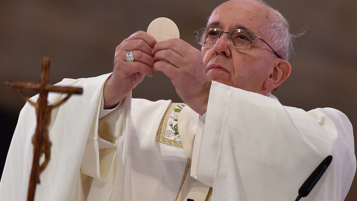 Podczas spotkania z wiernymi w niedzielę w Watykanie papież Franciszek ogłosił, że 6 czerwca odwiedzi Sarajewo. Wyraził pragnienie, by jego wizyta przyczyniła się do umocnienia braterstwa i pokoju, przyjaźni i dialogu międzyreligijnego w Bośni i Hercegowinie.