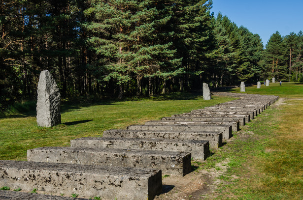 Wstrząsające odkrycia w Treblince. "Sprawcy nie powinni leżeć obok ofiar"