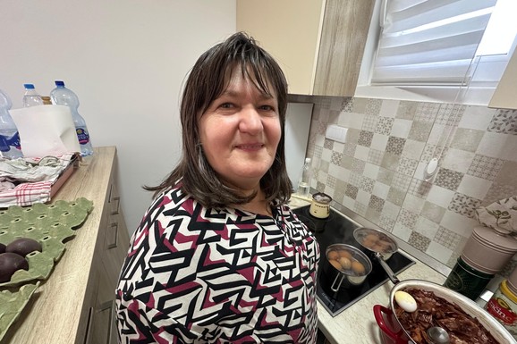 "DOK SAM SE SPREMALA ZA POROĐAJ, JAVILI SU NAM DA ĆE GAĐATI BOLNICU" Dušica iz Čačka podelila bolnu priču o Vaskrsu za vreme bombardovanja: Kod kuće ju je tada čekalo TROJE DECE (FOTO)