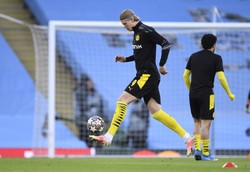 UEFA uznaje proszenie piłkarzy o autografy przez sędziów za niedopuszczalne