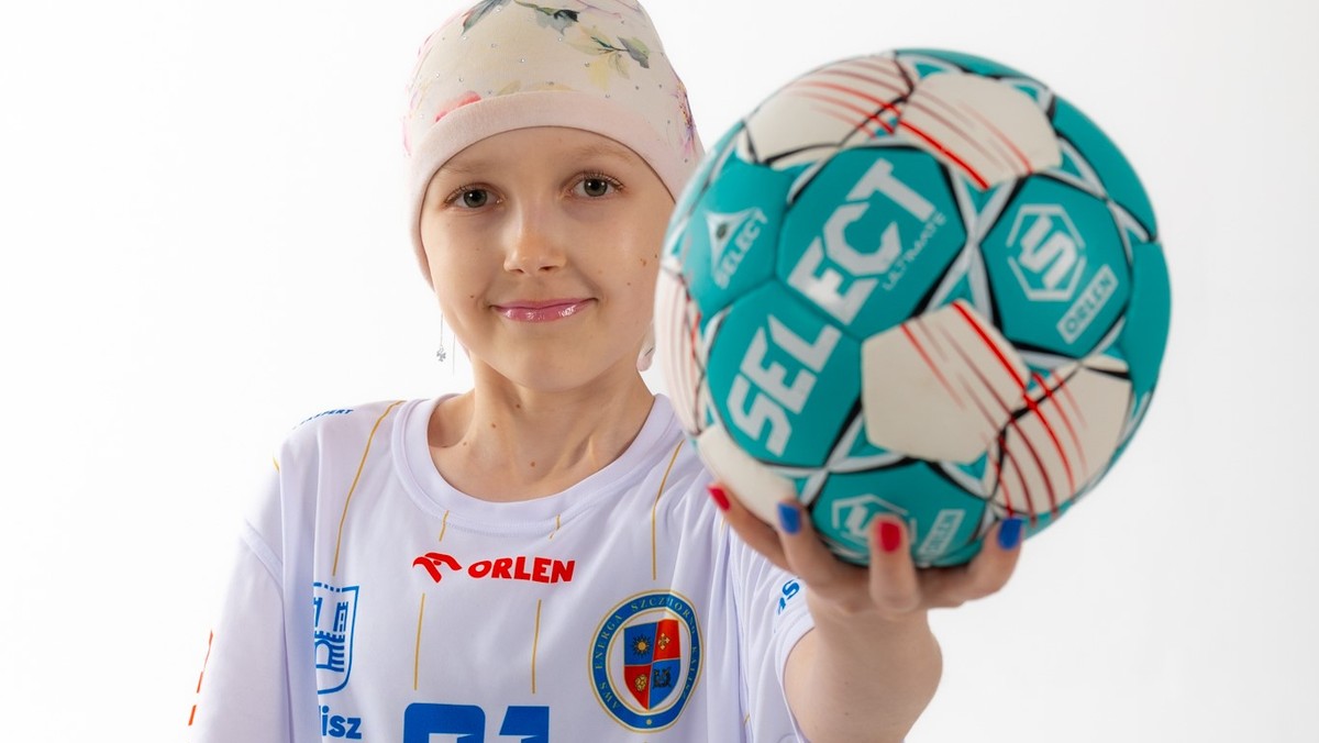 Do każdego z zespołów, które grają w ORLEN Superlidze i Superlidze Kobiet, dołączył podopieczny fundacji Cancer Fighters, który zmaga się z nowotworem. "Transfer" do klubu to szansa na poprawę trudnej sytuacji zdrowotnej dziecka. Teraz wszystko w rękach kibiców.