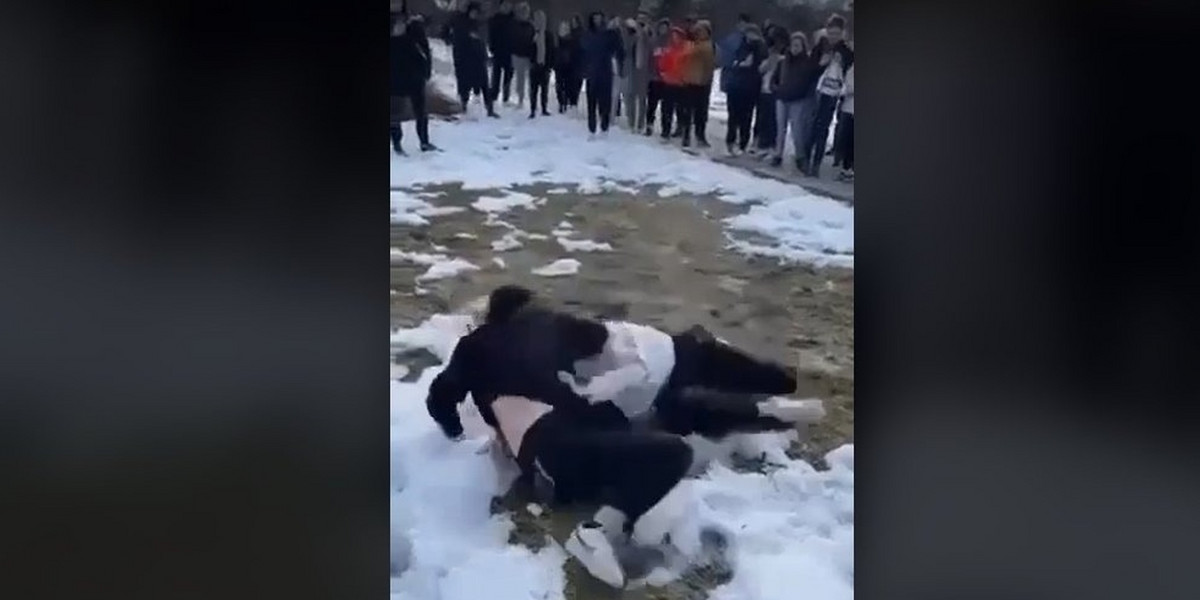 Dwie nastolatki pobiły się na Równi Krupowej w Zakopanem.